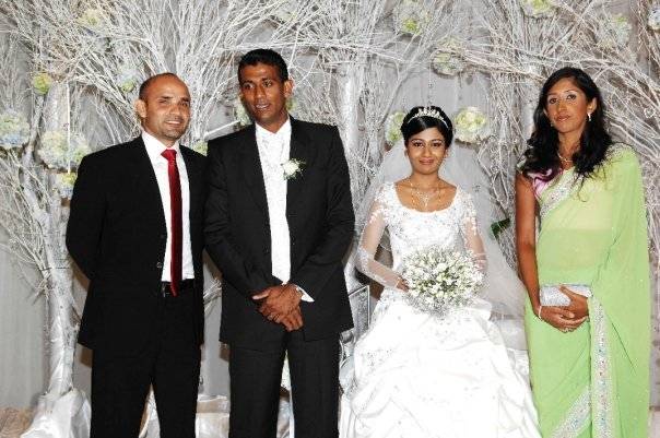 Marvan Atapattu and wife pose with Farveez Maharoof and his wife - Island  Cricket