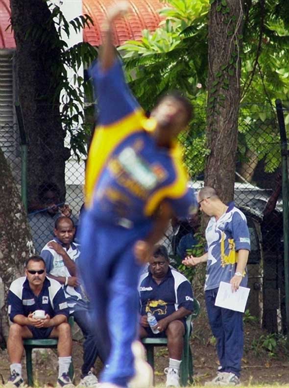 APH2002090805496-L.jpg Photos: All eyes on Murali.
