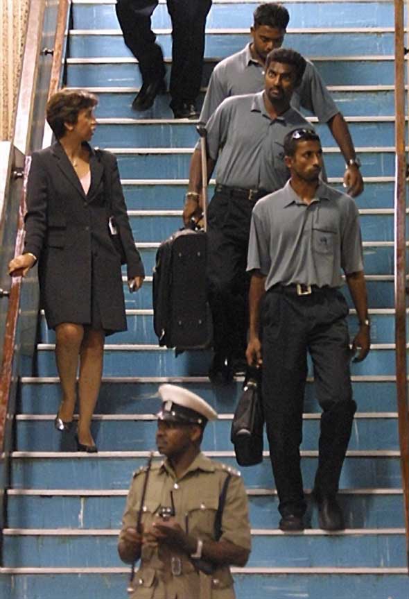APP2003022034669-L.jpg Photo: Arnold, Muralitharan and Fernando in Kenya.
