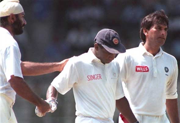 SAHK970806064380-L.jpg Photo: Jayasuriya falls short of Lara's record
