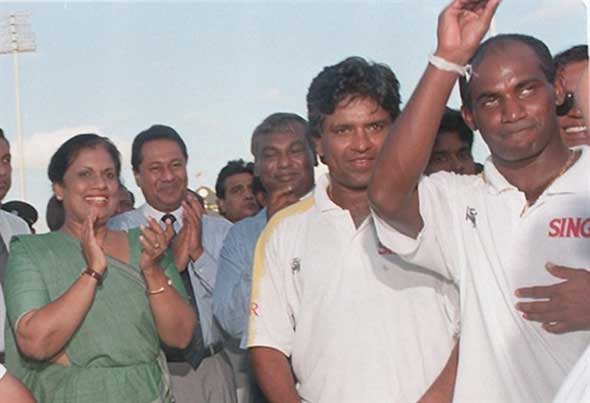 SAHK970806064680-L.jpg Photo: The President cheers the team