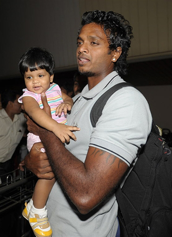 5674401.jpg Dilhara Fernando
