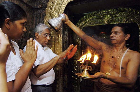 514574.jpg Mahela Jayawardene's parents