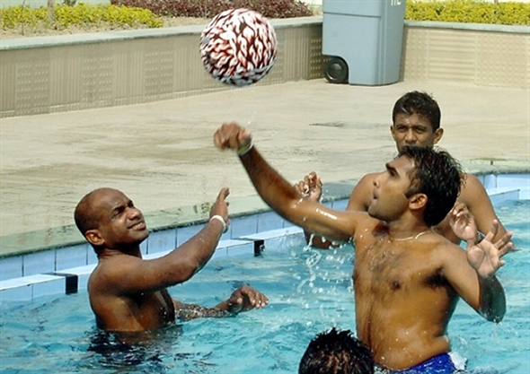 6351458.jpg Sri Lanka cricketers in swimming pool