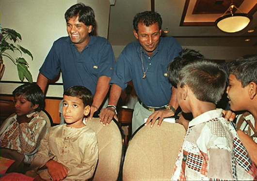 IC201012309705.jpg Arjuna Ranatunga and Aravinda de Silva