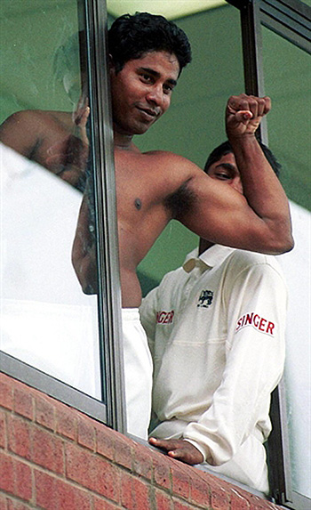 IC201022995382.jpg Chaminda Vaas