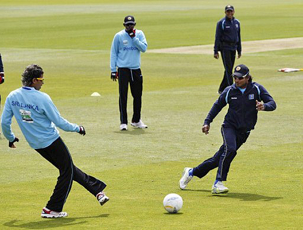 IC2011AFP1089505.jpg Sangakkara and Randiv play football