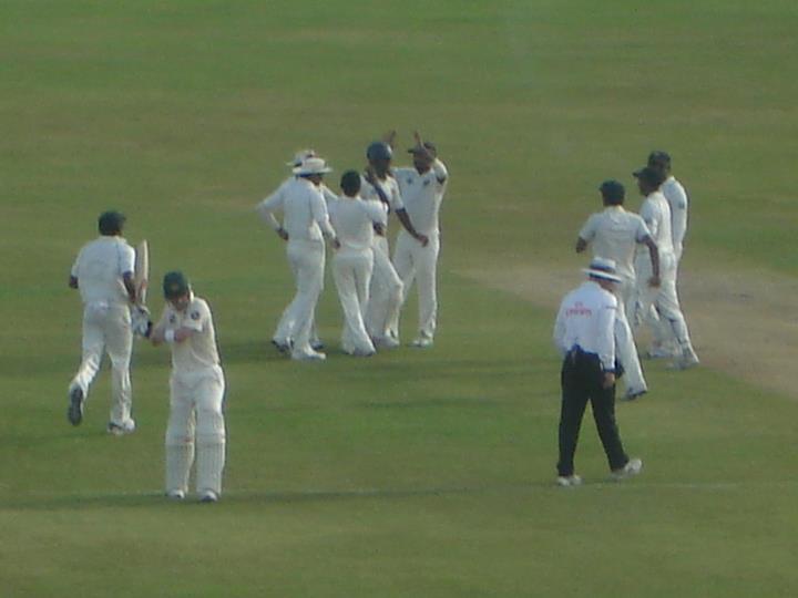 Sri lanka team celebrate Micheal Clarke's wicket Day 2