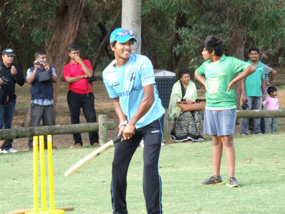 dinesh chandimal fun bat