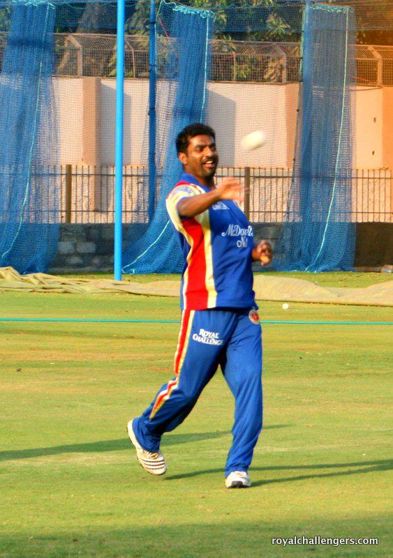 murali spins rcb