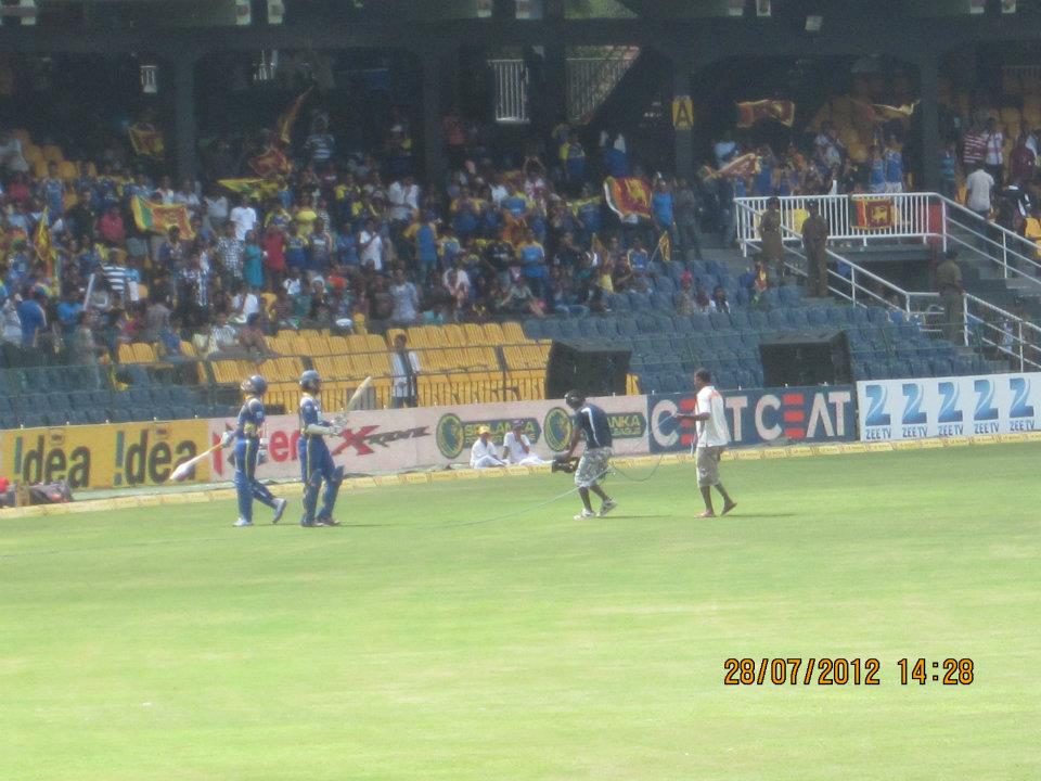 Dilshan and tharanga come out to bat 1