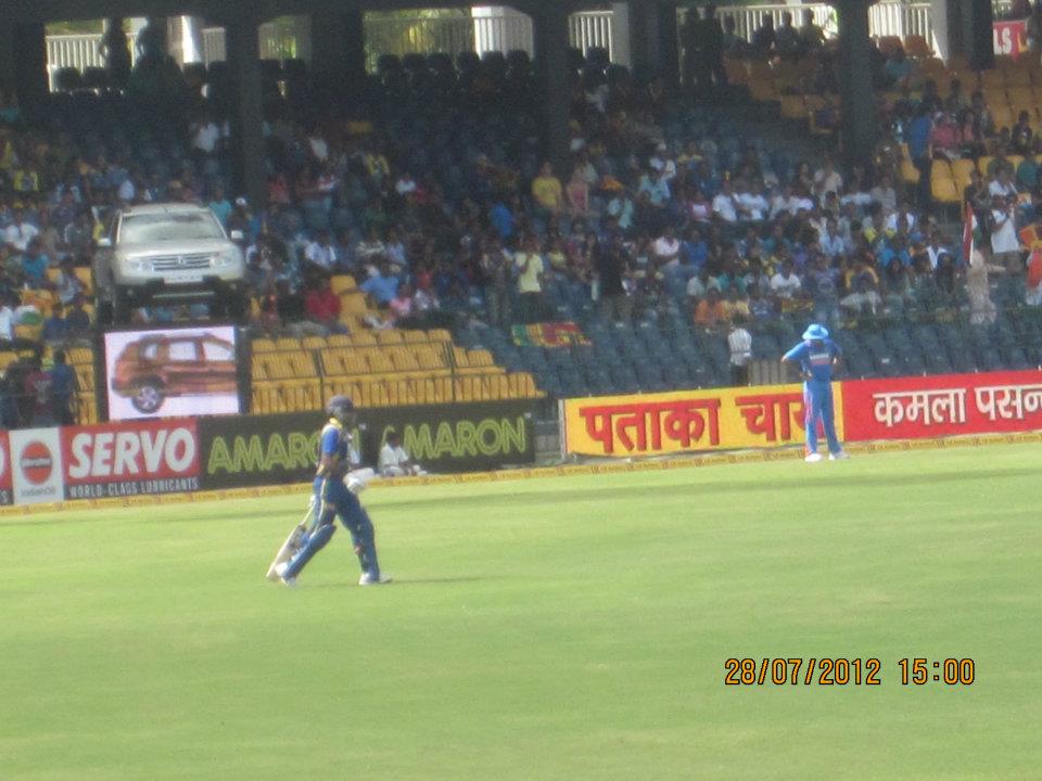 Dilshan and tharanga come out to bat 1 1