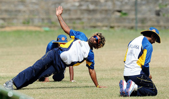 000_Del6153006.jpg Sri Lankan players