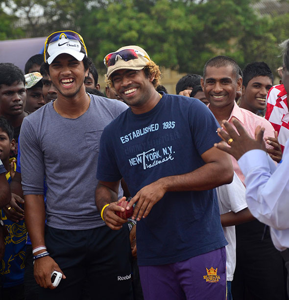 00644651.jpg Dinesh Chanidmal and Lasith Malinga in Jaffna