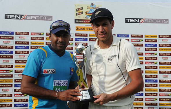 000_Del6173706.jpg Jayawardene and Taylor share Test series trophy