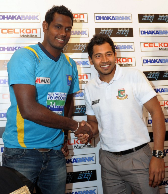 000_Del6197968.jpg Angelo Mathews and Mushfiqur Rahim