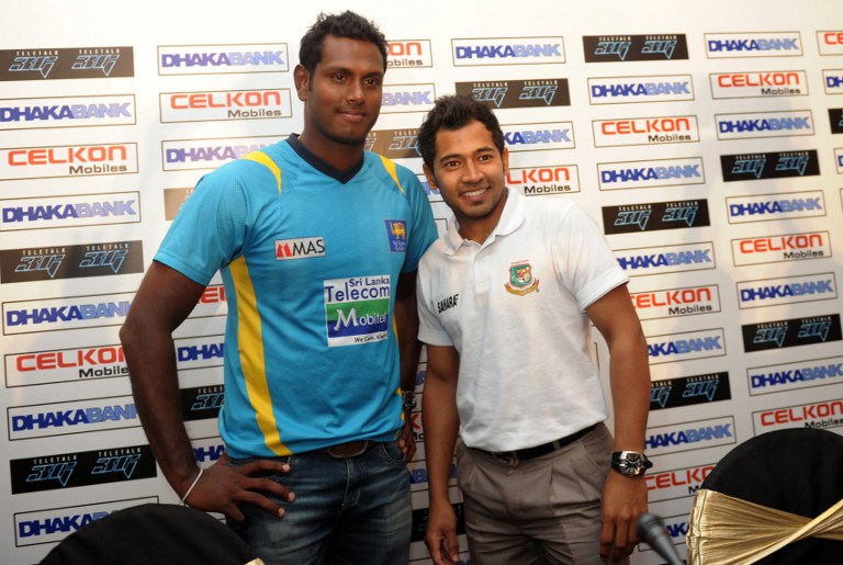 000_Del6197969.jpg Mushfiqur and Mathews pose for photographers