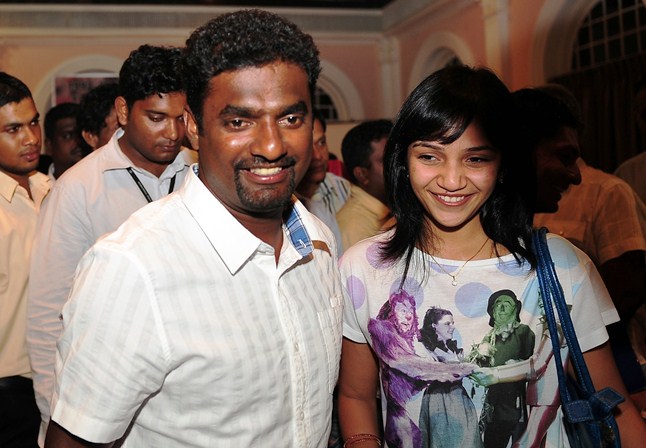 muttiah muralitharan l and his wife madhimalar afp 1369403157