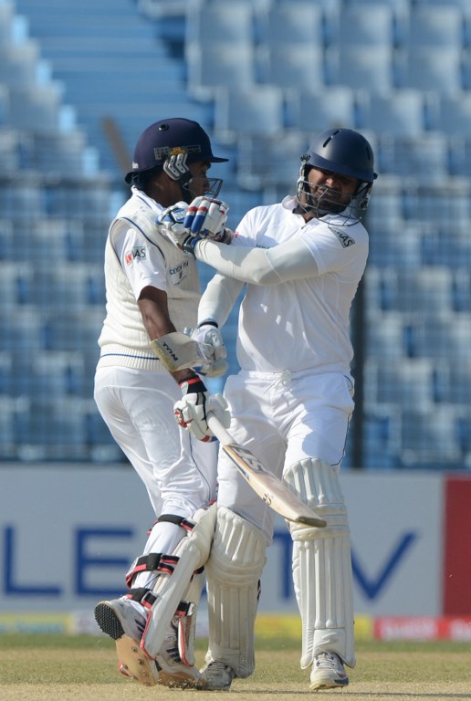 000_Del6286797.jpg Kumar Sangakkara collides with Mahela Jayawardene