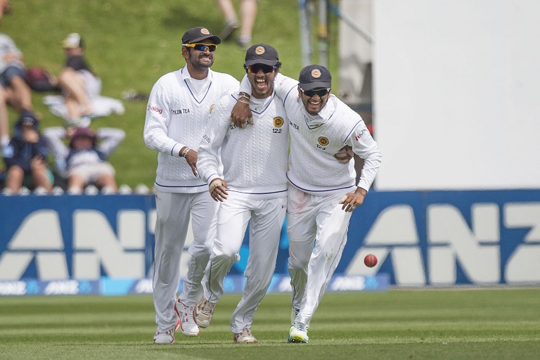 000_del6344971.lnk_.jpg Lahiru Thirimanne, Dinesh Chandimal and Dimuth Karunaratne celebrate the fall of