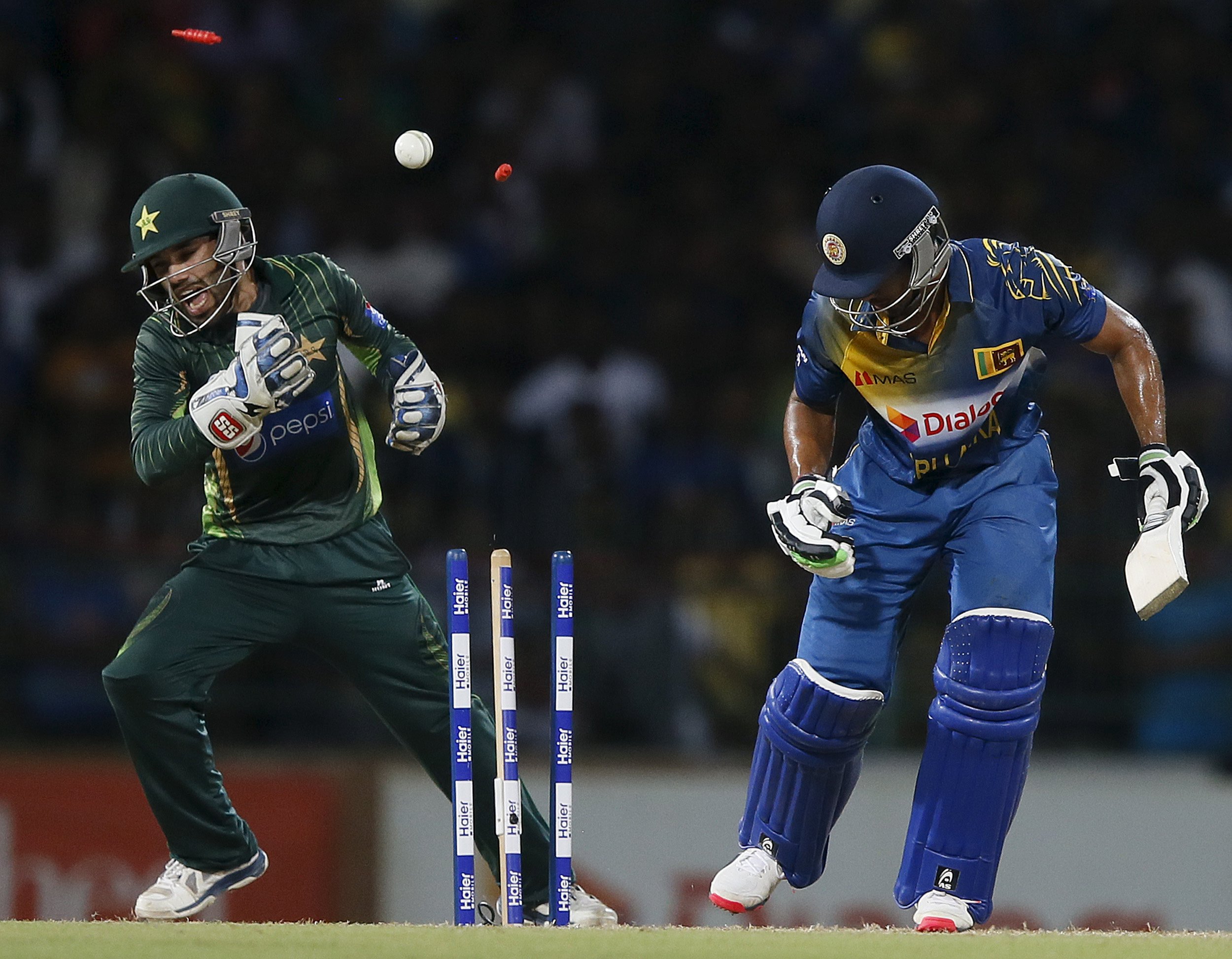 2015-08-01t142113z_336000297_gf20000010763_rtrmadp_3_cricket-lanka.jpg Sri Lanka's Dhananjaya de Silva
