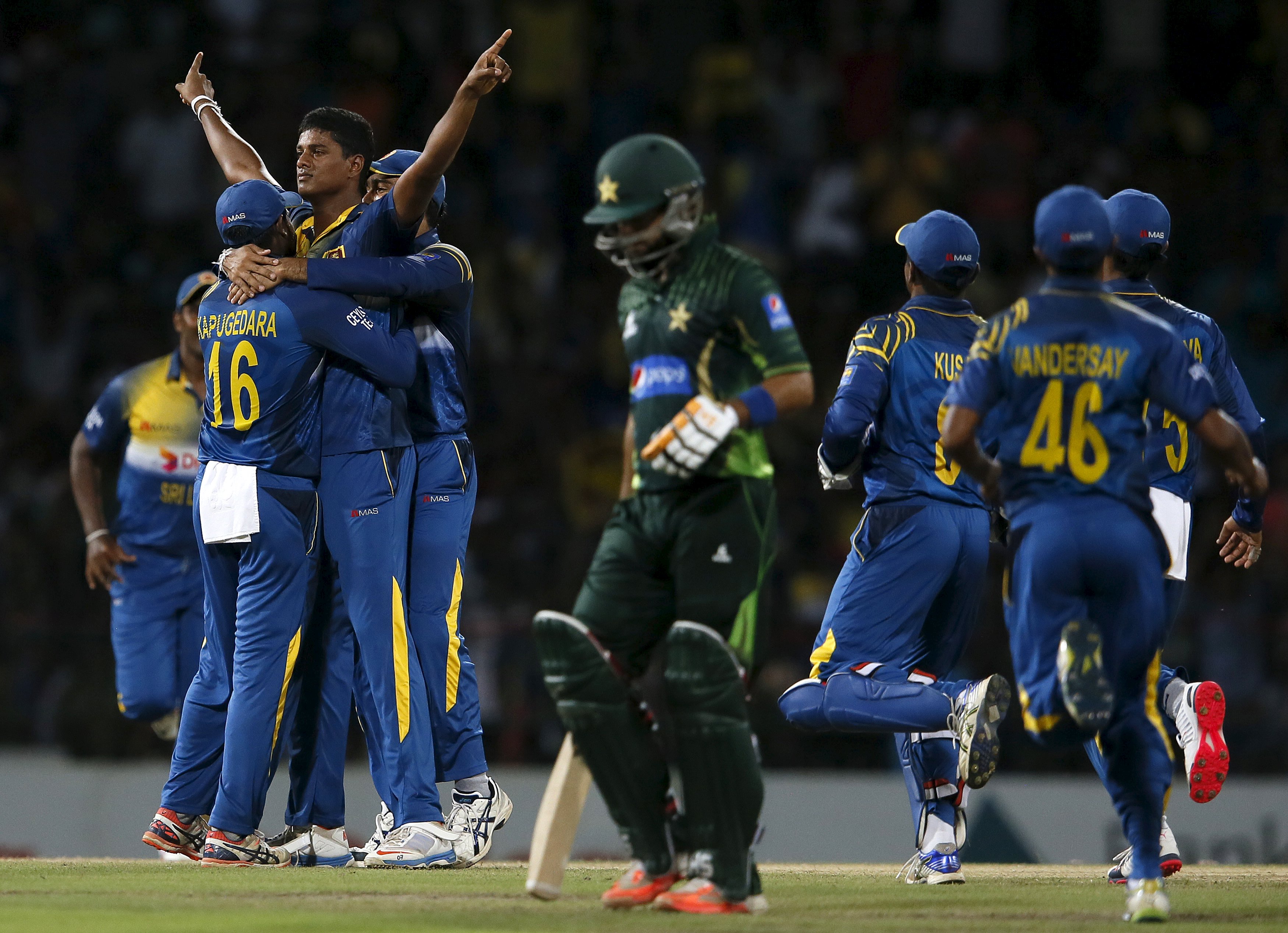 2015-08-01t155412z_1062882217_gf20000010865_rtrmadp_3_cricket-lanka.jpg Sri Lanka's Binura Fernando