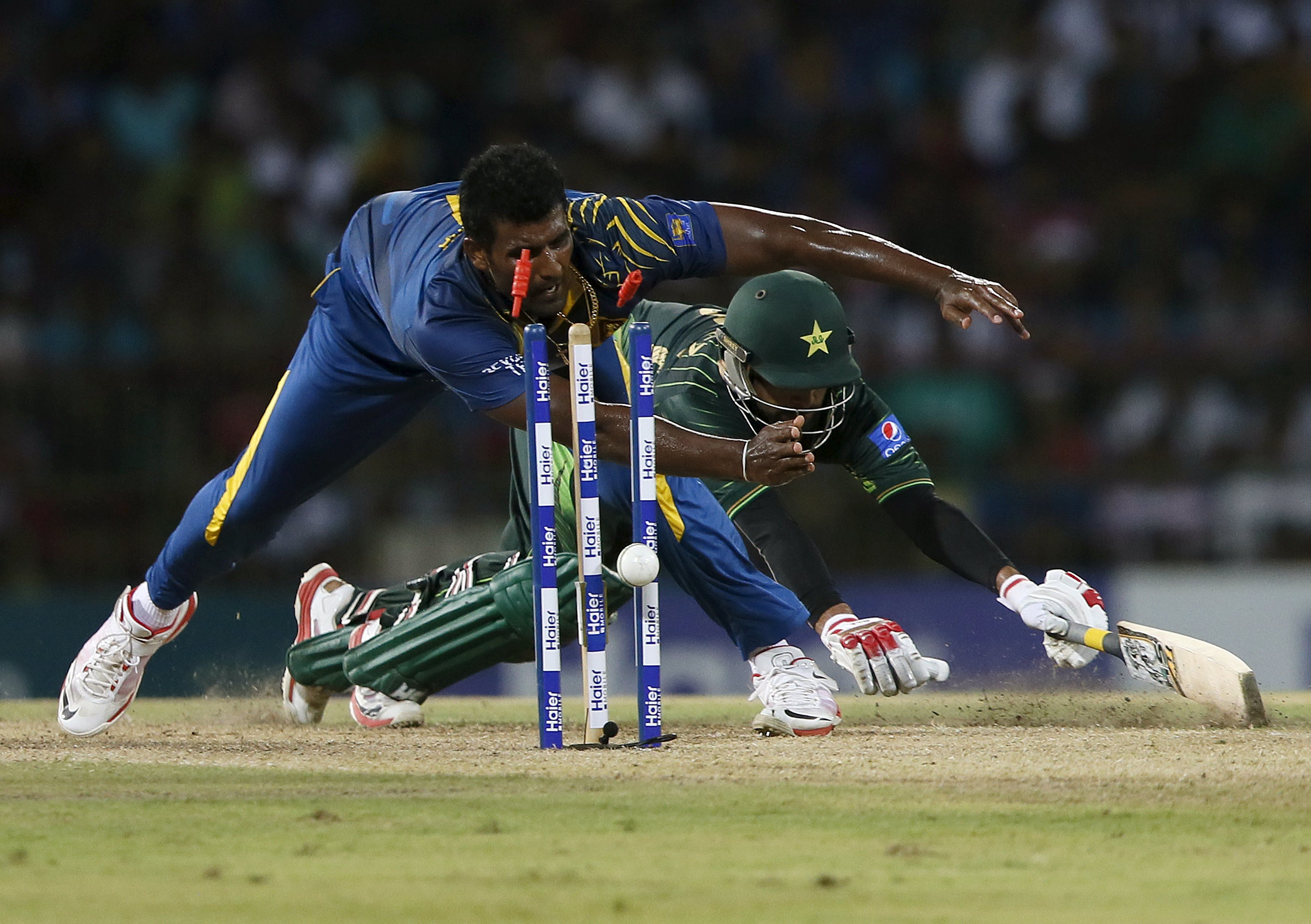 2015-08-01t155840z_1132782498_gf20000010871_rtrmadp_3_cricket-lanka.jpg Sri Lanka's Thisara Perera