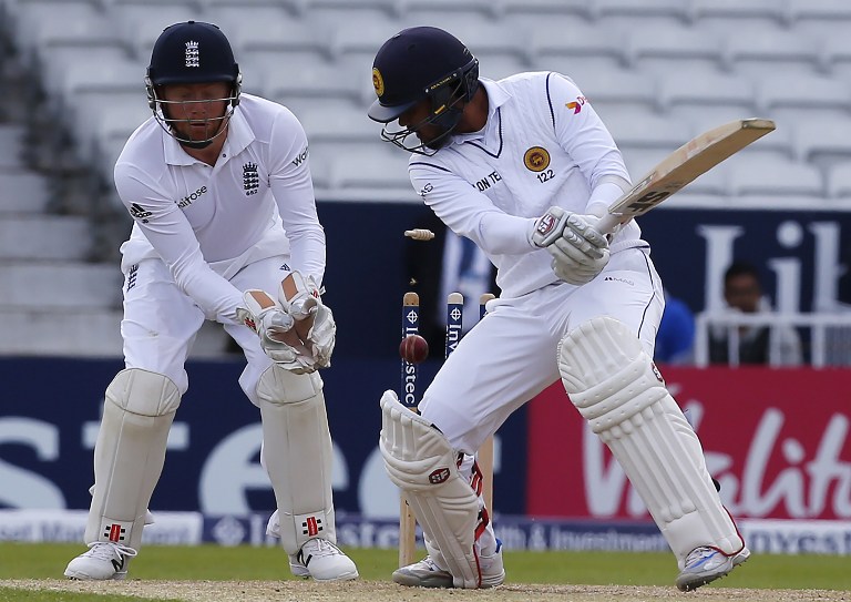 000_b131v.jpg Dinesh Chandimal