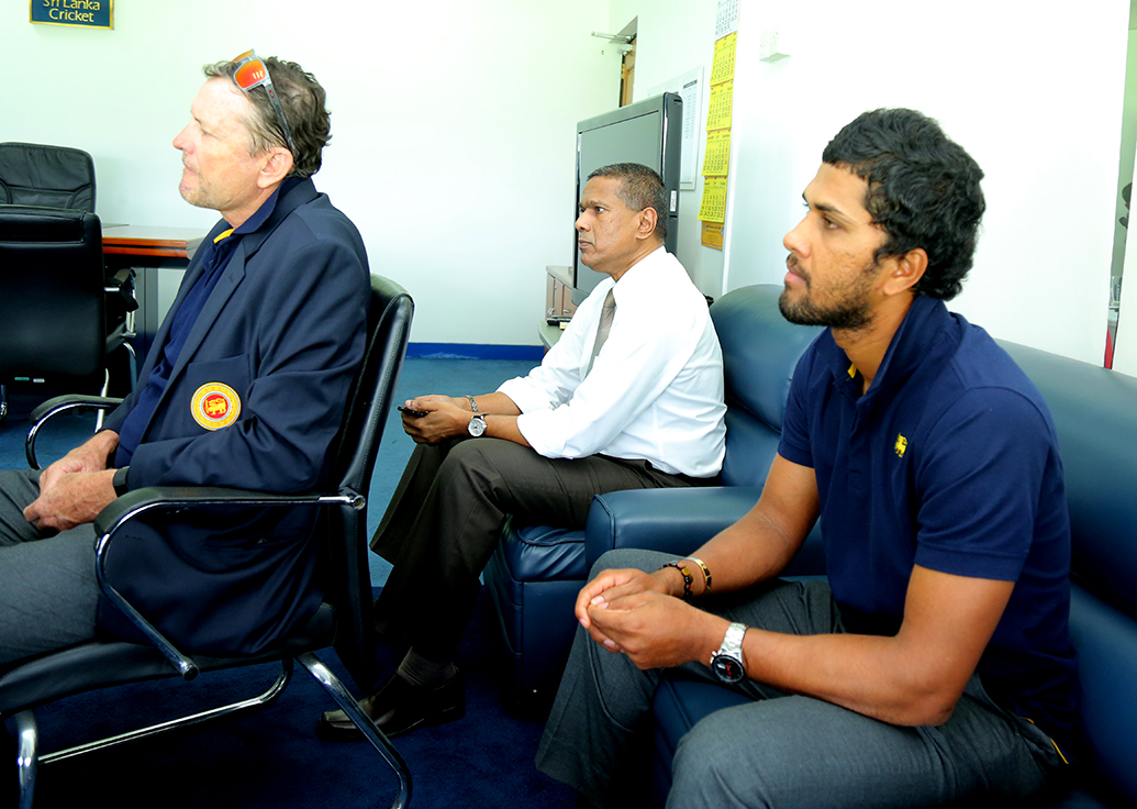ic012017ct.jpg Dinesh Chandimal