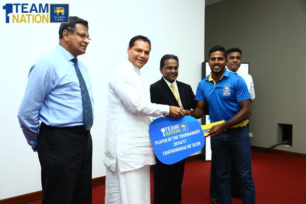 player_of_the_league_tournament_of_2016_-_17_chaturanga_de_silva_receiving_his_car_at_the_awards_giving_ceremoney_1.jpg Photo