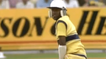 Aravinda de Silva batting video
