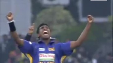 Thushara and Kulasekara destroy Pakistan's top order